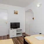 Lägenhet Djurkovic - Two-bedroom With Shared Terrace And Sea View *