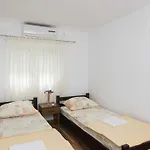Djurkovic - Two-bedroom With Shared Terrace And Sea View Lägenhet *
