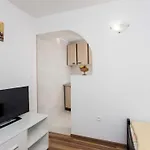 Djurkovic - Two-bedroom With Shared Terrace And Sea View