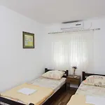Djurkovic - Two-bedroom With Shared Terrace And Sea View