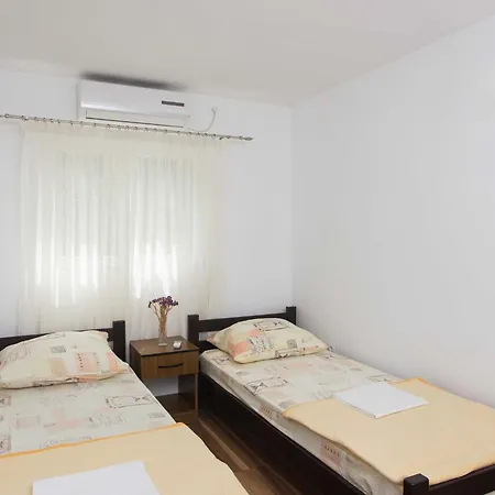 Djurkovic - Two-bedroom With Shared Terrace And Sea View Apartment *