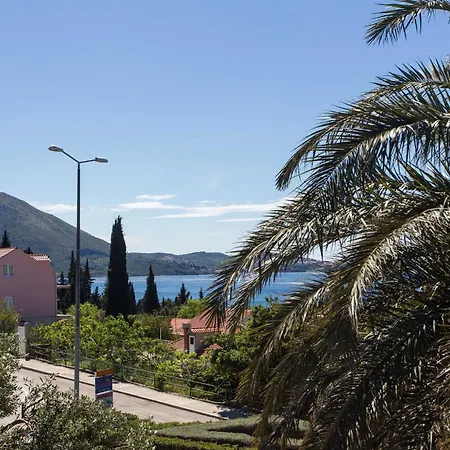 Apartment Djurkovic - Two-bedroom With Shared Terrace And Sea View Mlini
