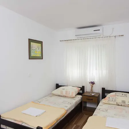 Djurkovic - Two-bedroom With Shared Terrace And Sea View