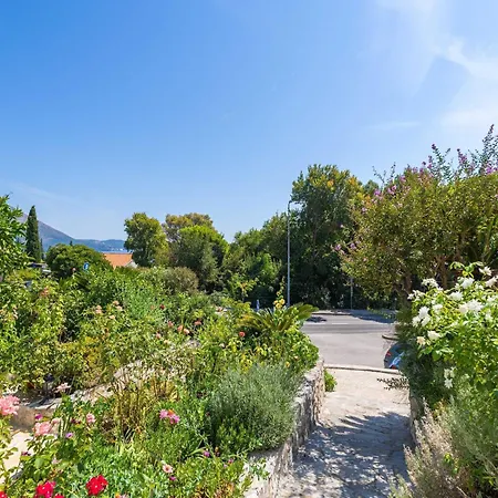 Djurkovic - Two-bedroom With Shared Terrace And Sea View Apartment Mlini