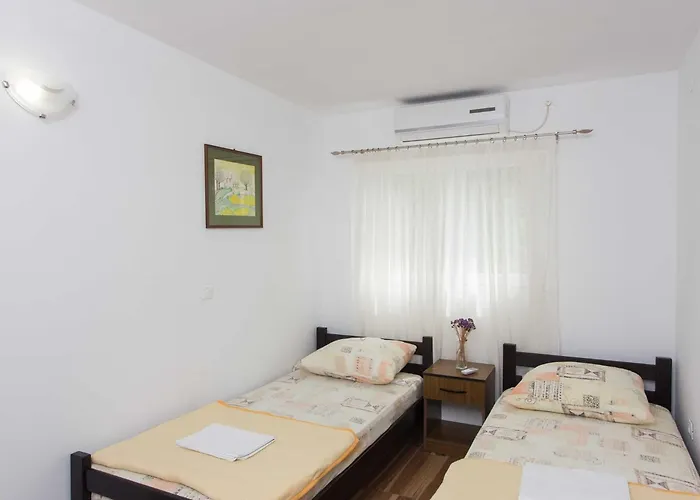 Djurkovic - Two-bedroom With Shared Terrace And Sea View